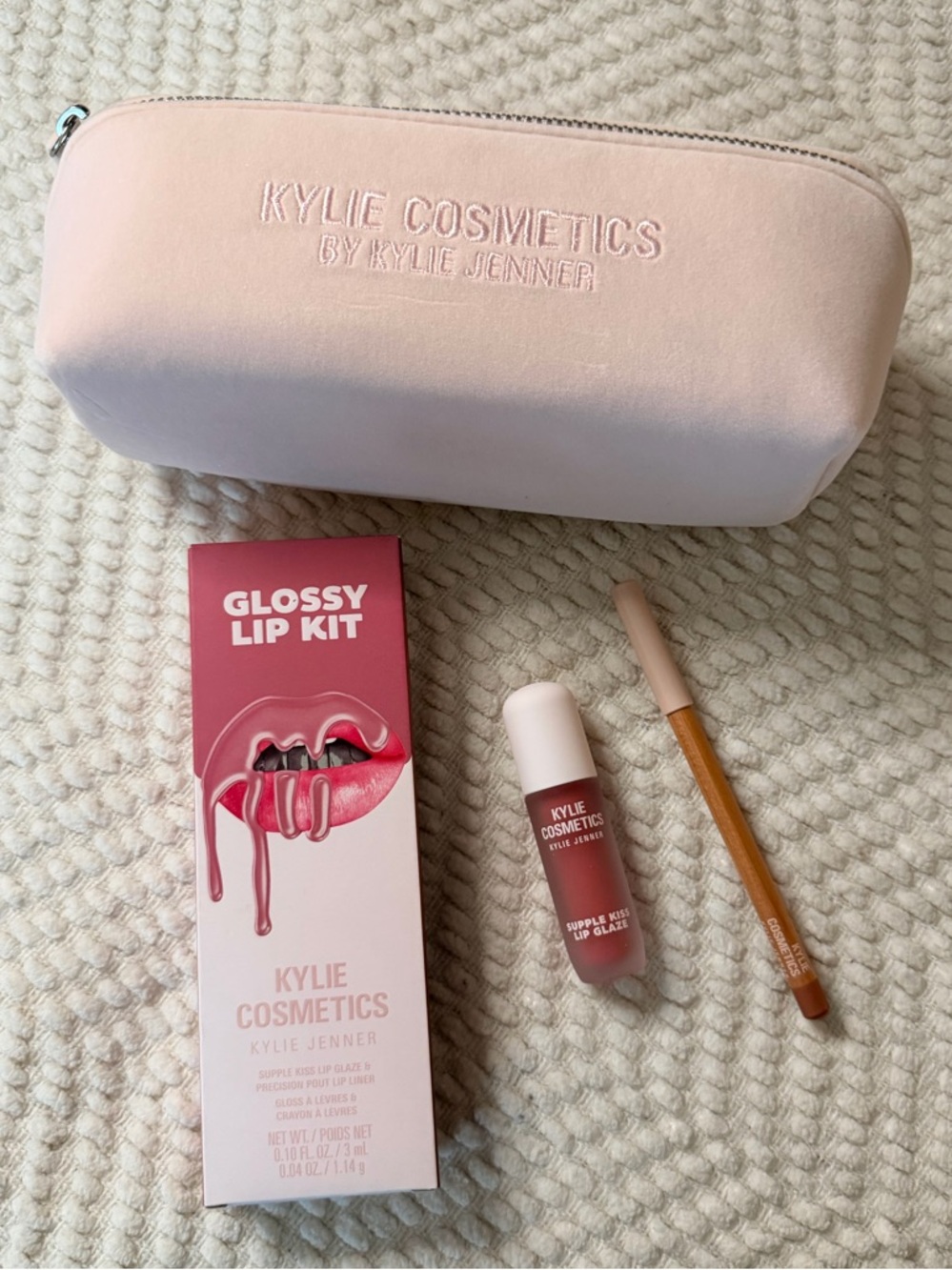 🤍New Kylie Glossy Lip Kit Set With Pouch🤍